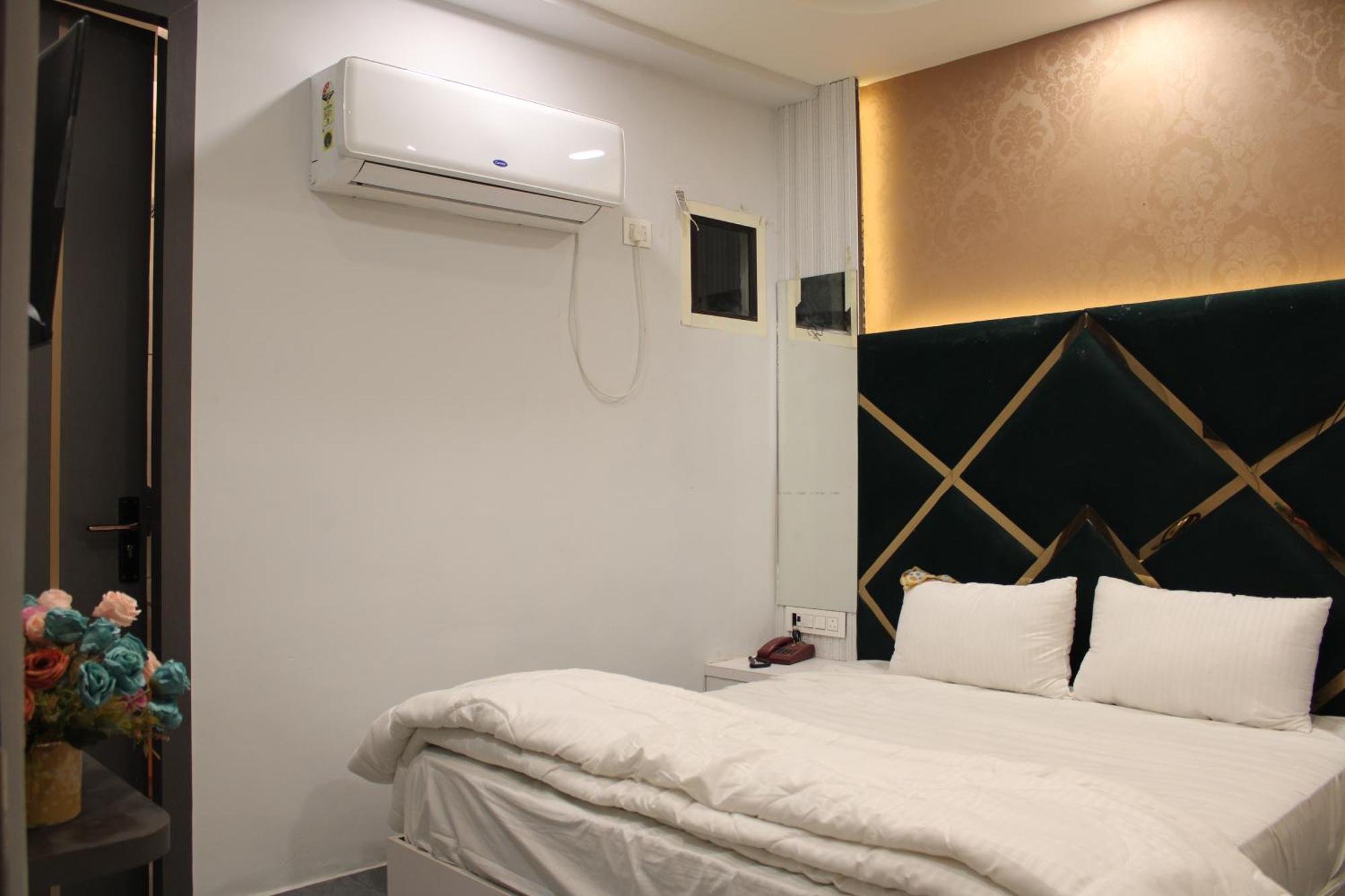 Hotel Gold Stone カーンプル エクステリア 写真
